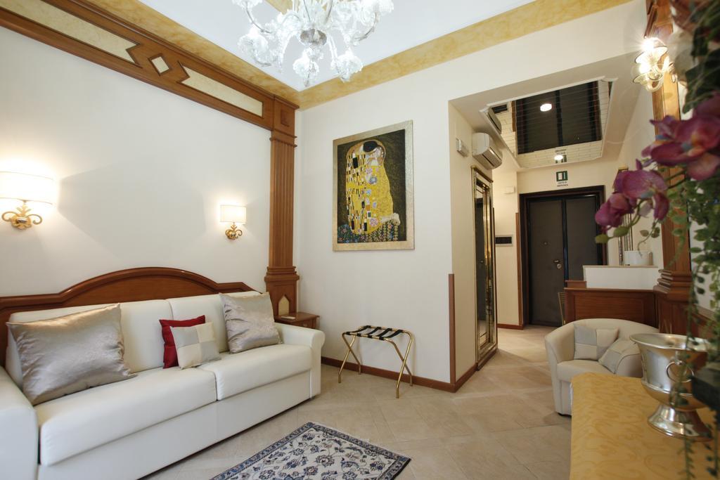 Rome Imperial Crown Apartment Bilik gambar