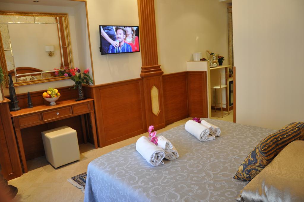 Rome Imperial Crown Apartment Bilik gambar